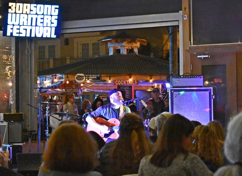 Marc Broussard Playing to packed crowd Mimis Tips to Navigate 30aSongwriters Festival 2020 www.diningwithmimi.com