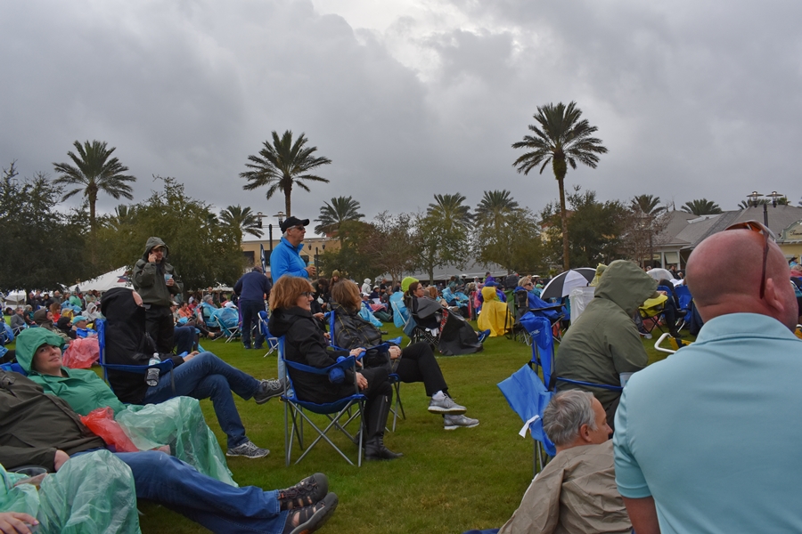 Determined crowd trying to brave weather for outdoor concert for Mimis Tips to Navigate 30a Songwriters Festival 2020 www.diningwithmimi.com